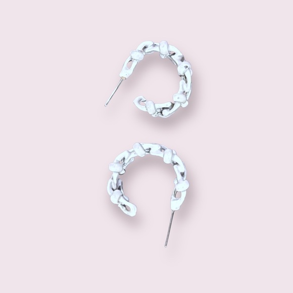 1980’s Chain Link White Hoop Earrings - Picture 1 of 3